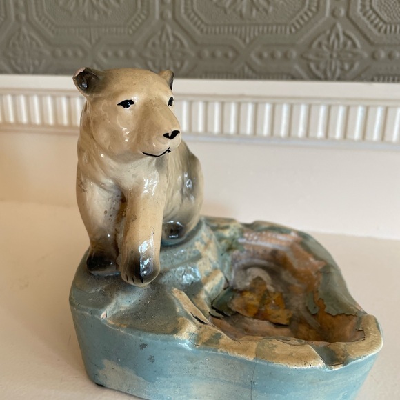 Vintage Ashtray Alaska Ceramic Painted Polar Bear on ￼Ice - Picture 3 of 8